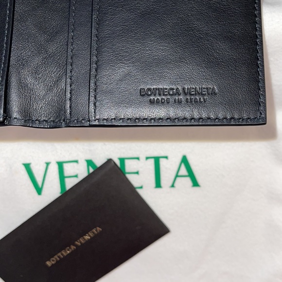Bottega Veneta slim wallet intrecciato leather gorgeous comes with box n dust Bg - Picture 7 of 10